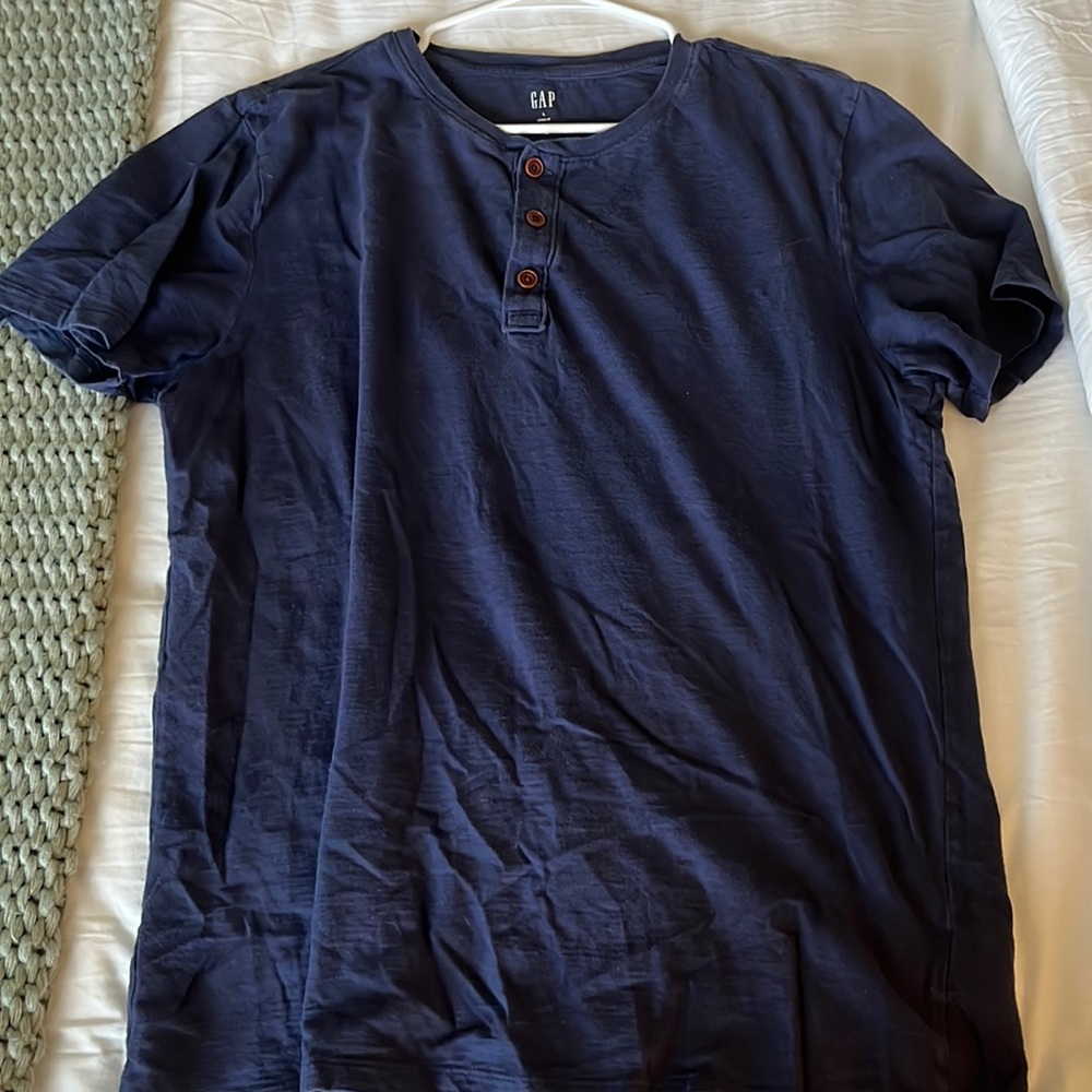 Gap men’s short sleeve Henley shirt